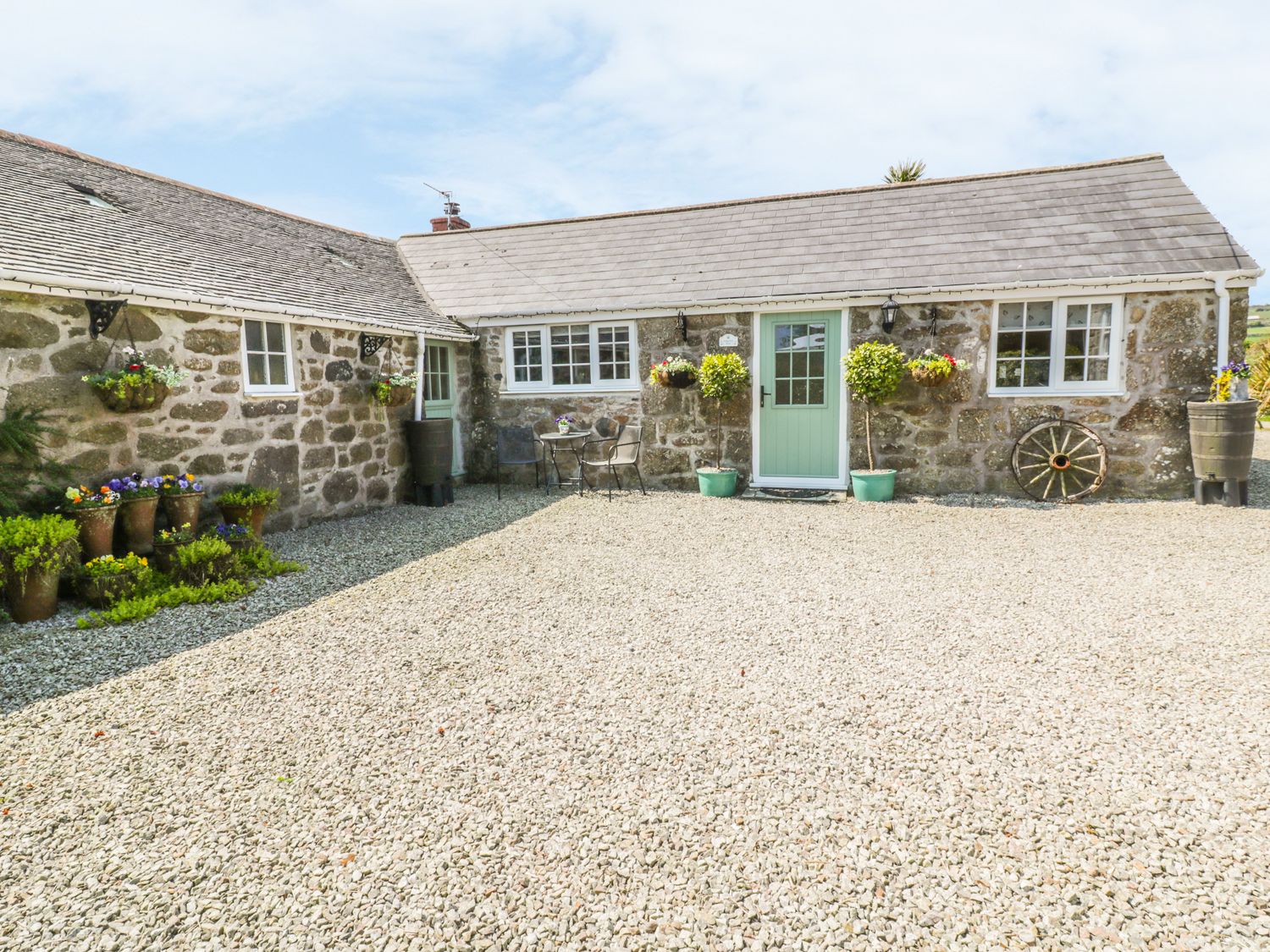 Byre front courtyard 2018